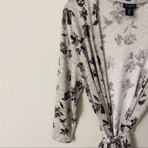 Tahari Gray Floral Robe - Picture 5 of 9